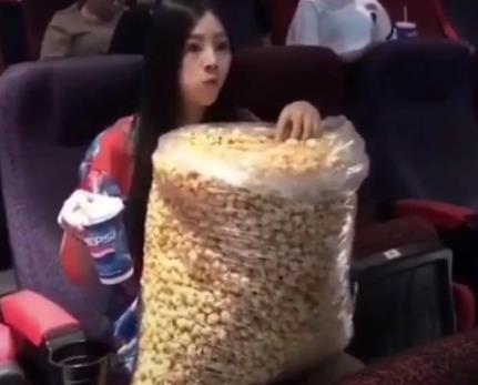 娱乐吃瓜姐崩爆米花,崩爆米花背后的故事  第2张